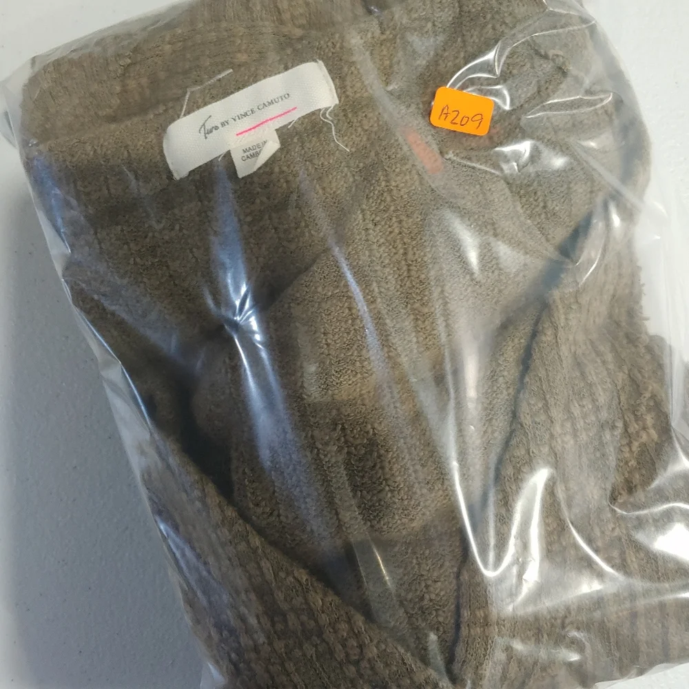 TWO BY VINCE CAMUTO BUTTON CARDIGAN (a209)